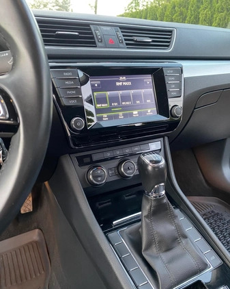 Skoda Superb cena 71800 przebieg: 100000, rok produkcji 2016 z Skawina małe 106